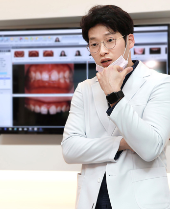 Dr. Hae Seong Kwak headshot