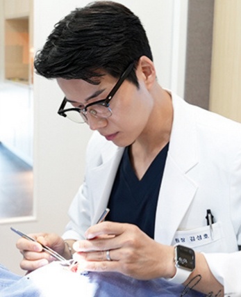 Dr. Seongho Kim headshot